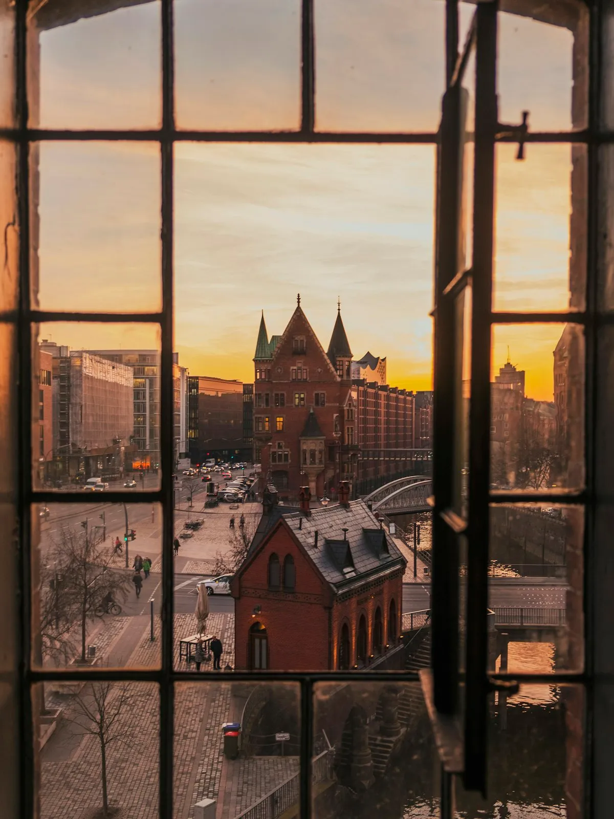 Blick auf die Hamburger Speicherstadt am Abend